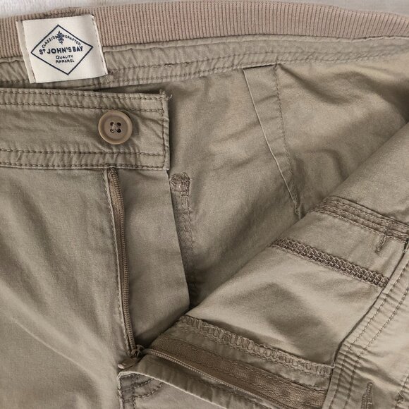 St. Johns Bay Cargo Beige Women's Beige Cargo Shorts Front Zipper Size 12 - Picture 4 of 8